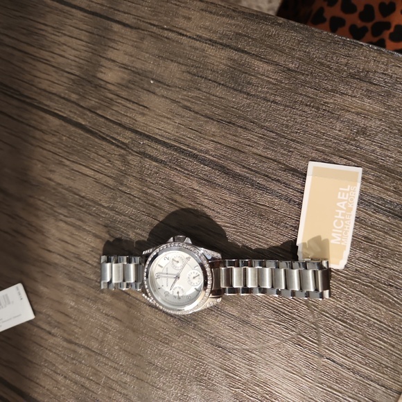 Micheal kors watch - Picture 1 of 3